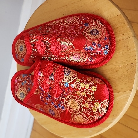 Chinese Traditional Silk Slippers - Picture 2 of 5